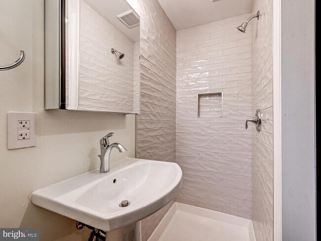 Building Photo - 111 Stanmore Rd