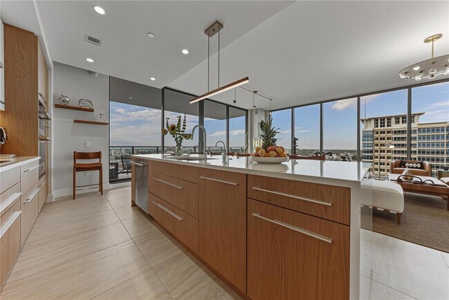 Building Photo - 275 1st Ave S