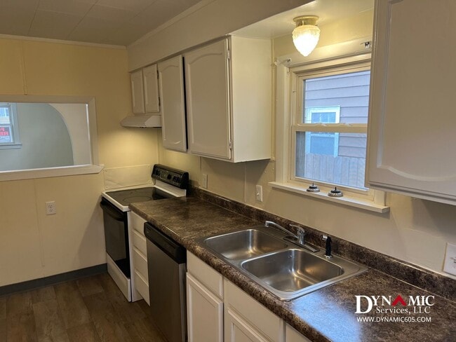 Building Photo - 3 Bedroom, 1 Bathroom House By Augustana &...