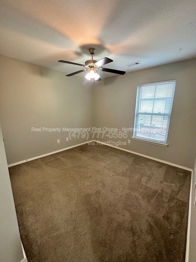 Building Photo - 2900 SW Amberwood Ave