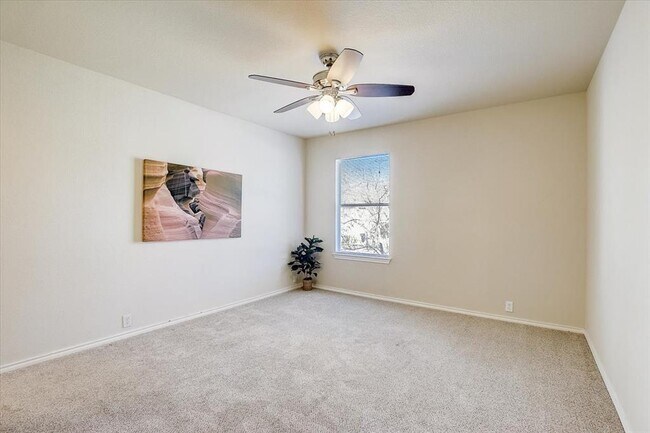 Building Photo - 537 Golden Creek Dr