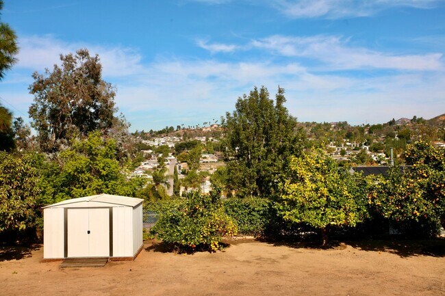 Building Photo - Mid-Century Modern 3Br 2Ba on 1/2ac with View!