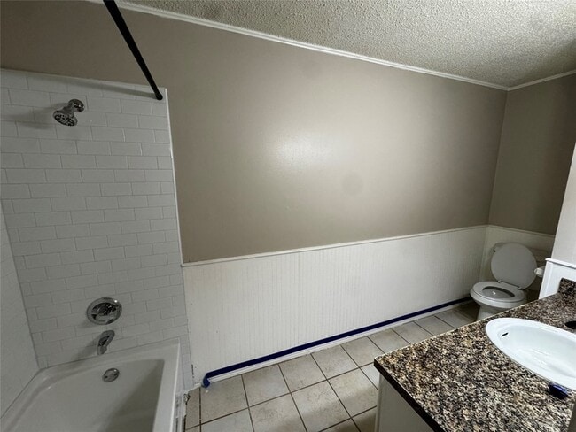 Building Photo - 200 Cedar Ln