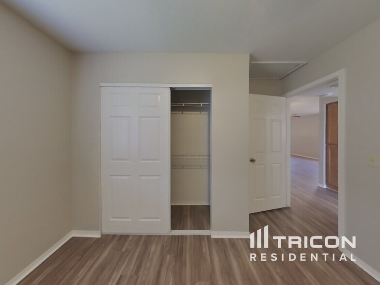 Building Photo - 6309 E Ivyglen St