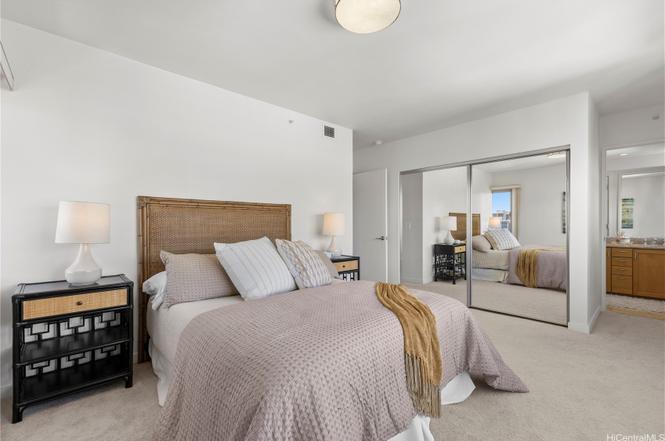 Full length mirror - 421 Olohana St