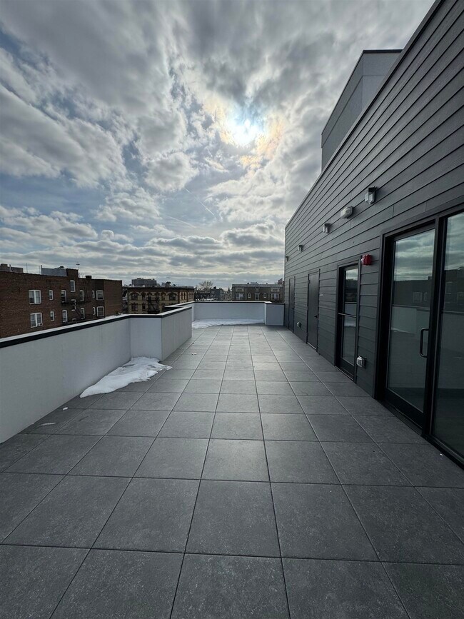 Building Photo - 6111 Palisade Ave