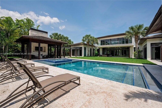 Building Photo - 9000 SW 63rd Ct