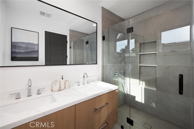 Building Photo - 903 W Duarte Rd