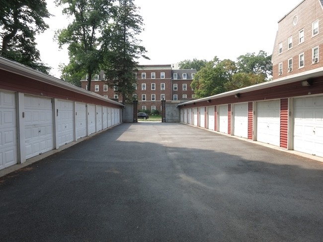 Garage units - Winthrop Hall