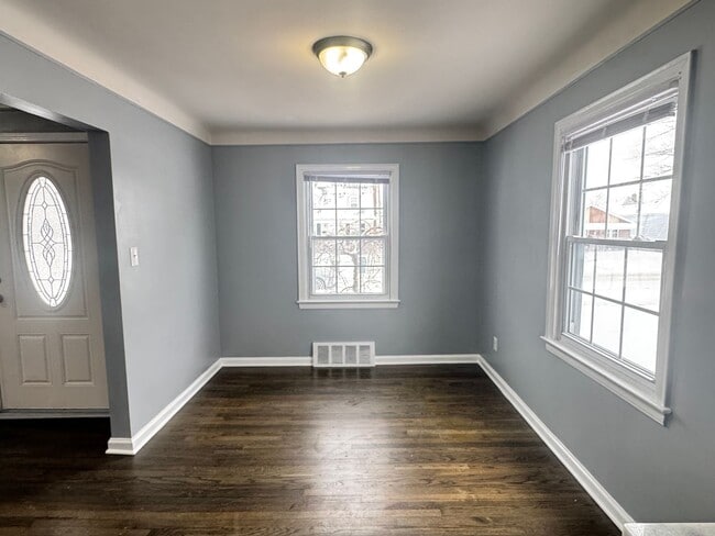 Building Photo - Updated Berkley Bungalow!