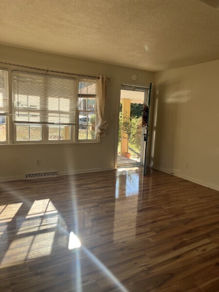 Building Photo - 2204 Dallas St