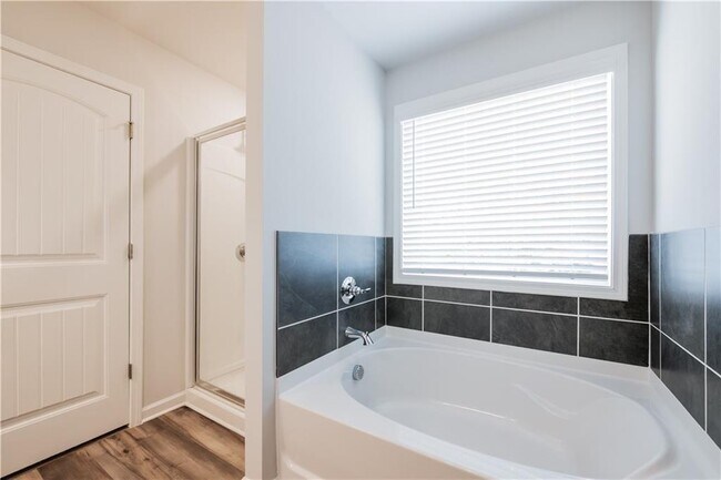 Building Photo - 4700 Blake Lp