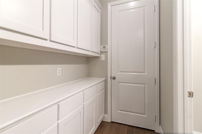 Building Photo - Location!! 2018 house, refrigerator provided! Dont miss this sweet home!