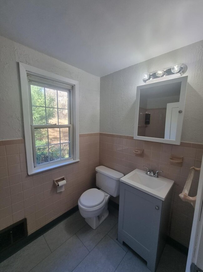 Building Photo - Spacious Newly Renovated 3BD 1 1/2BA House