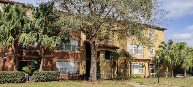 Building Photo - Large one bedroom condominium