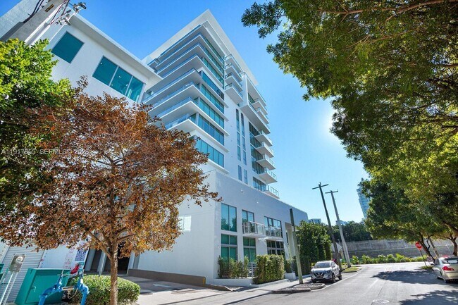 Building Photo - 1600 SW 1st Ave