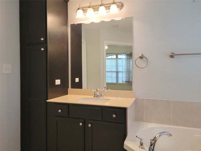 Building Photo - 4817 Bridgewater St