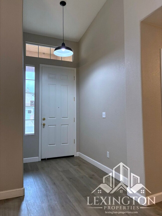 Building Photo - Updated 3 Bedroom, 2 Bathroom, Single-Story Home in Antelope!