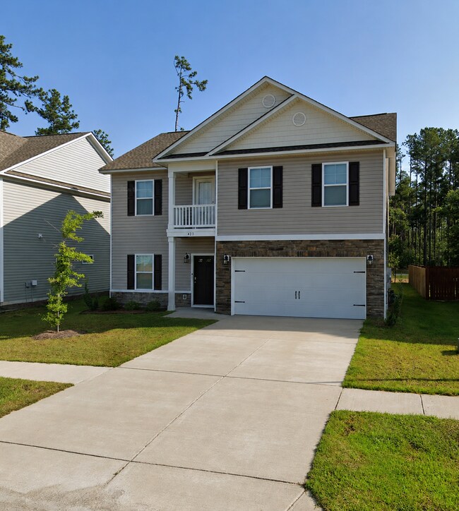 Building Photo - 4BR Home with Community Pool & Modern Finishes!