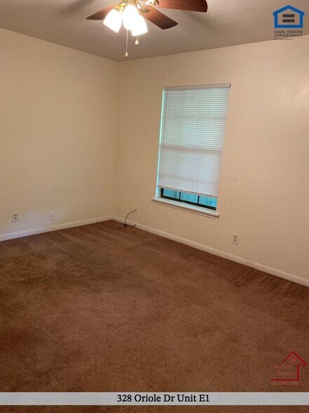 Building Photo - 328 Oriole Dr