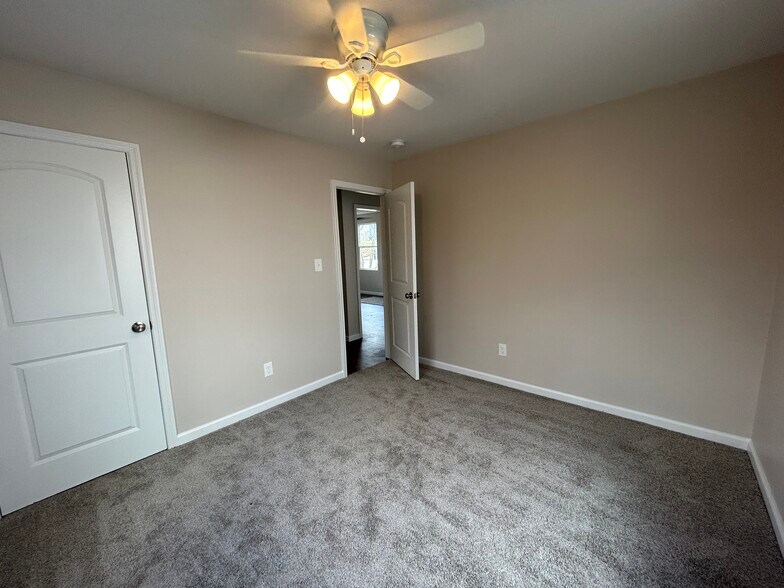 Building Photo - 612 Hillview Rd