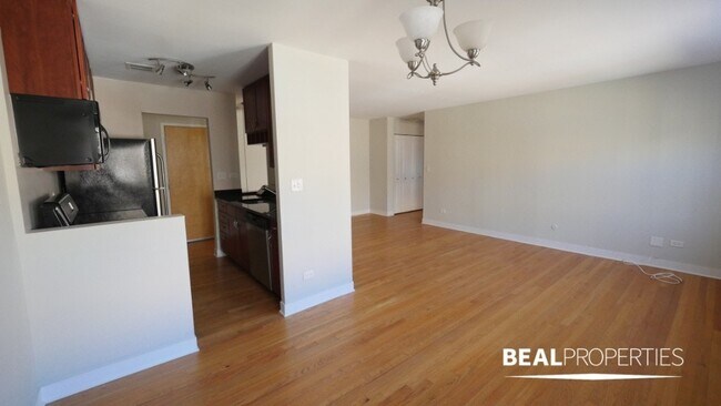 Primary Photo - 623 W Wrightwood Ave