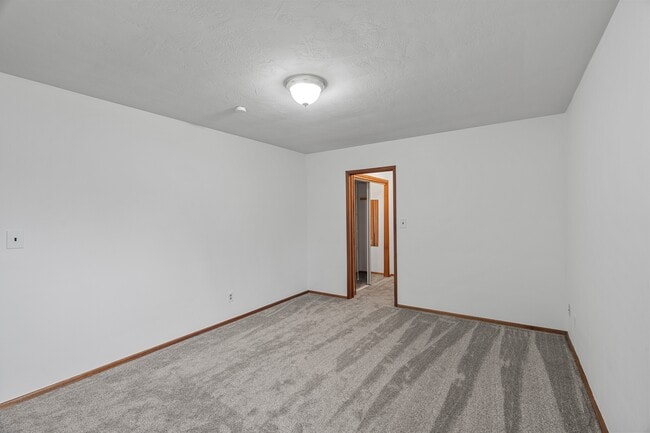 Building Photo - 410 Lois Ln Ct