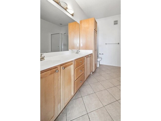 Building Photo - 325 W River Pkwy