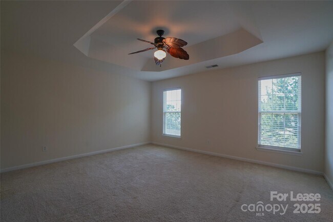 Building Photo - 6021 Queens Walk Ct