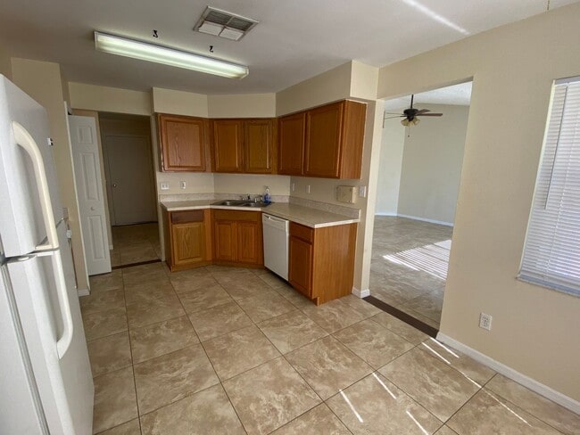 Building Photo - Home for rent