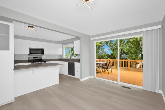 Building Photo - 17145 NE 5th Pl