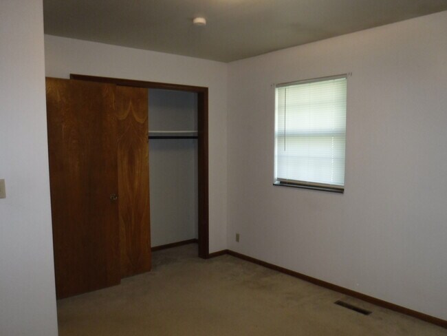 Building Photo - 1612 Pat Dr