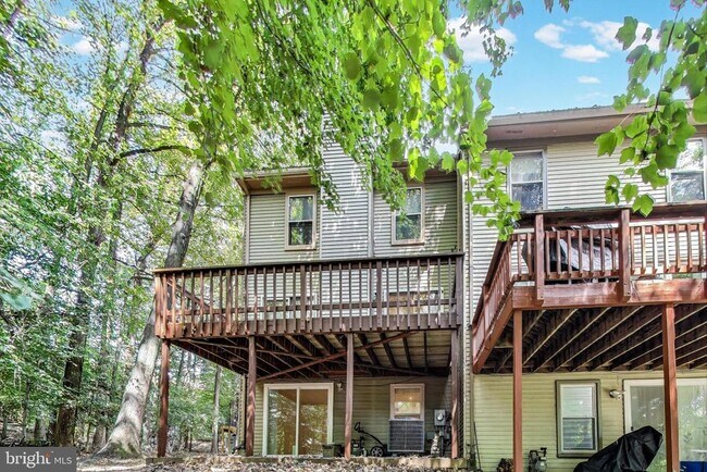Building Photo - 10726 Pine Haven Terrace