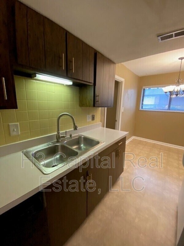 Building Photo - 31 Rosehaven Dr