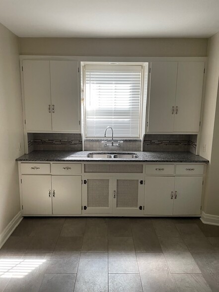 Kitchen - 5029 7th Ave