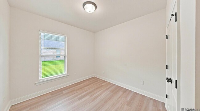 Building Photo - 7211 Kenilworth Crossing Ave