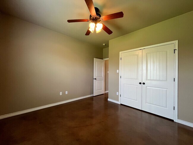Building Photo - 3 Bedroom Home available for rent.   Refrigerator, washer and dryer included.