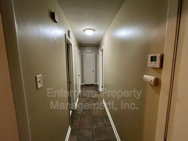 Building Photo - 4450 Tena Dr