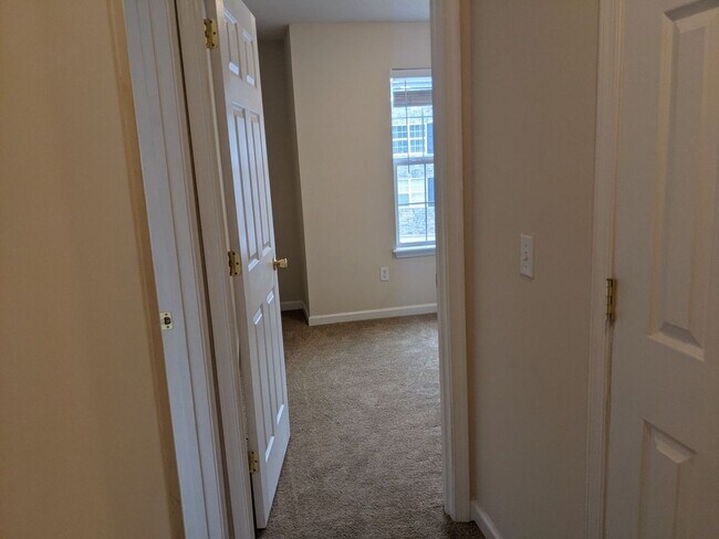 Building Photo - 3 Bedroom Townhouse for Rent in Waynesboro!