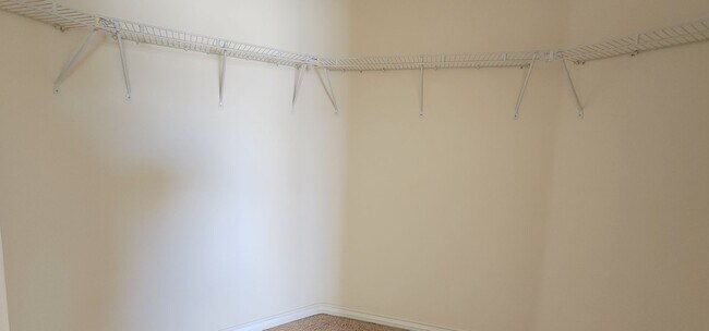 Building Photo - Spacious 5-Bedroom Home in Gated Las Vegas Community