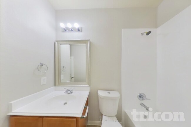 Building Photo - 2122 Hackberry Bank Ln