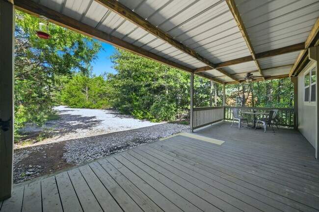 Building Photo - 11351 Oak Lake Rd