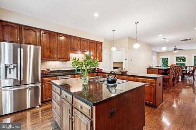 Building Photo - 9454 Newbridge Dr