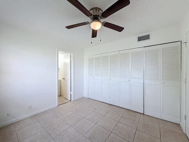 Building Photo - 235 Lake Dora Dr