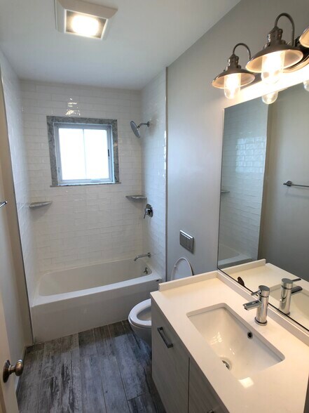 Building Photo - 88 Rossmore Rd