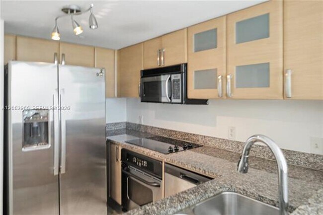 Building Photo - 2101 Brickell Ave