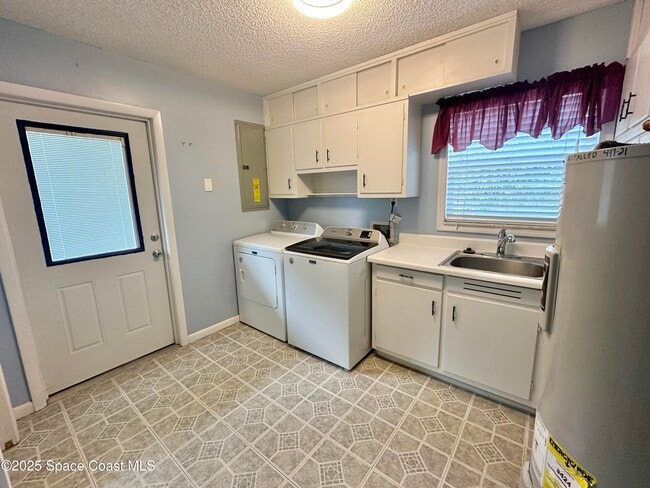 Building Photo - 350 Vesta Cir