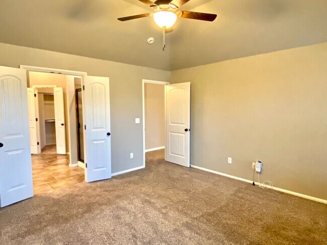Building Photo - Cute Home In Mustang Schools With Storm Sh...