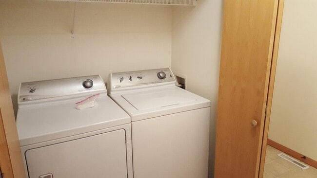 Building Photo - 3037 Venice Ln NW