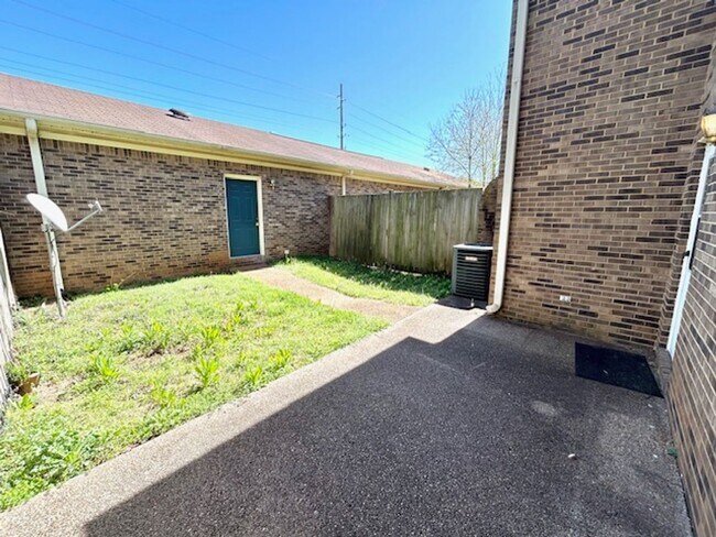 Building Photo - Spacious 2 Bed / 2.5 Bath Home in Madison -- MOVE IN SPECIAL
